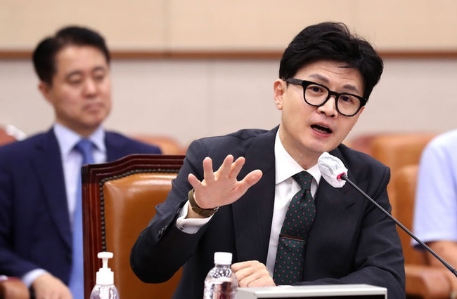  한동훈 법무부 장관이 지난 23일 오후 서울 여의도 국회에서 열린 법제사법위원회 전체회의에서 의원들의 질의에 답하고 있다. (사진=뉴시스 제공)