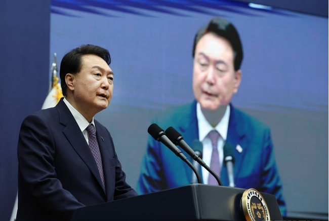 윤석열 대통령이 1일 서울 서초구 국립외교원에서 열린 국립외교원 60주년 기념식에서 축사하고 있다. (사진=뉴시스 제공)
