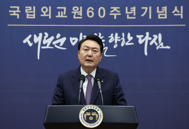 윤석열 대통령이 1일 서울 서초구 국립외교원에서 열린 국립외교원 60주년 기념식에서 축사하고 있다. (사진=대통령실통신사진기자단/뉴시스 제공)