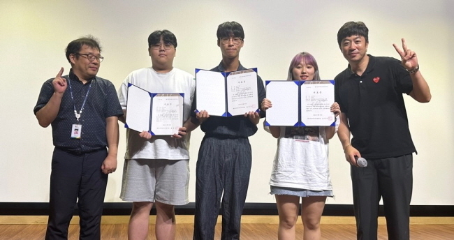 배재대 광고사진영상학과 2학년인 최두희, 강현수, 김지완 학생은 KBS 대전방송총국과 대전시청자미디어센터가 주관한 ‘2023년 OTT 시청자 제작 참여단’ 활동으로 최우수 작품상을 수상했다.(사진=배재대 제공)