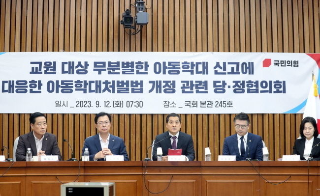 12일 오전 서울 여의도 국회에서 열린 교원 대상 무분별한 아동학대 신고에 대응한 아동학대처벌법 개정 관련 당정협의회에서 박대출 국민의힘 정책위의장이 발언을 하고 있다. (사진=뉴시스 제공)