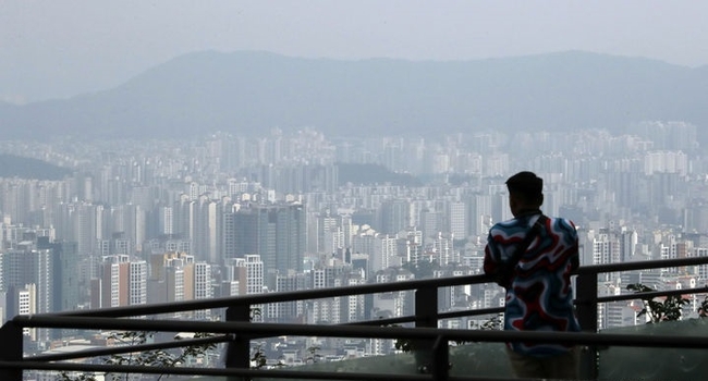 전국 아파트 평균 매매가격과 평균 전세 가격이 이달 들어 동반 상승했다. KB국민은행에 따르면 이달 전국 아파트 평균 매매가는 4억9천644만원으로 지난해 6월 이후 첫 상승 전환했다.(사진=뉴시스 제공)