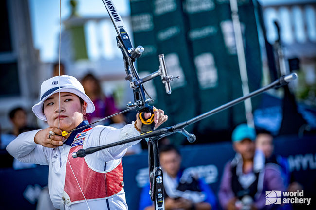 강채영(현대모비스)이 11일(한국시간) 멕시코 에르모시요에서 열린 2023 현대 양궁 월드컵 파이널 여자부 결승에서 발렌시아(멕시코)에게 세트스코어 6-2 승리를 거두며 최종 우승을 차지했다. (사진 = 세계양궁연맹)