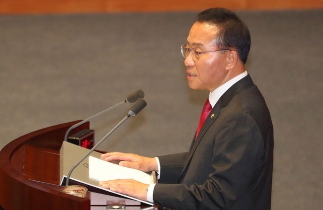 윤재옥 국민의힘 원내대표가 20일 오전 서울 여의도 국회 본회의장에서 열린 제410회국회(정기회) 제7차 본회의에서 교섭단체대표 연설을 하고 있다.(사진=뉴시스 제공)