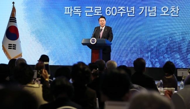 윤석열 대통령이 4일 서울 광진구 그랜드 워커힐 서울에서 열린 파독 근로 60주년 기념 오찬에서 발언하고 있다.(사진=뉴시스 제공)