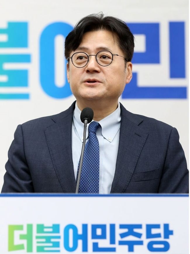 홍익표 더불어민주당 원내대표가 6일 오후 서울 여의도 국회에서 열린 의원총회에서 발언을 하고 있다. (사진=뉴시스 제공)