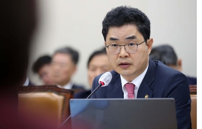 김창기 국세청장이 10일 오전 서울 여의도 국회에서 열린 기획재정위원회 국세청, 서울지방국세청, 중부지방국세청, 인천지방국세청 등에 대한 국정감사에서 의원 질의에 답변하고 있다. (사진=뉴시스 제공)
