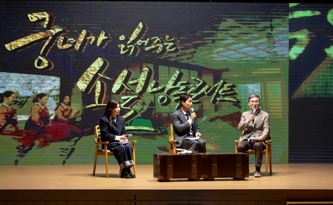 ‘궁녀가 읽어주는 소설 낭독 콘서트’ 모습(사진=한국학중앙연구원 제공)