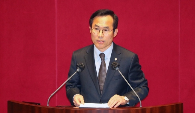김승남 의원이 지난 1월 30일 오후 서울 여의도 국회 본회의장에서 열린 '제402회 국회(임시회) 제402-1차' 본회의에서 양곡관리법 부의 요구 이유를 설명하고 있다. (사진=뉴시스 제공)