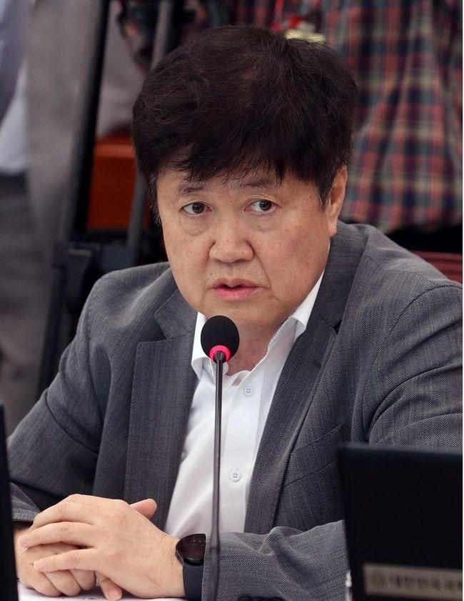 유경준 국민의힘 의원이 지난 10일 오전 서울 여의도 국회에서 열린 국토교통위원회 국정감사에서 질의를 하고 있다.(사진=뉴시스 제공)