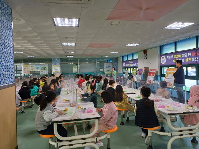 대전갈마초는 2023년 농림축산식품부, 대전광역시청에서 지원하고 식생활교육대전네트워크에서 주관하는 이론 및 체험프로그램인 “텃밭가꾸기 사업”학교로 선정됐다.(사진=갈마초교 제공)