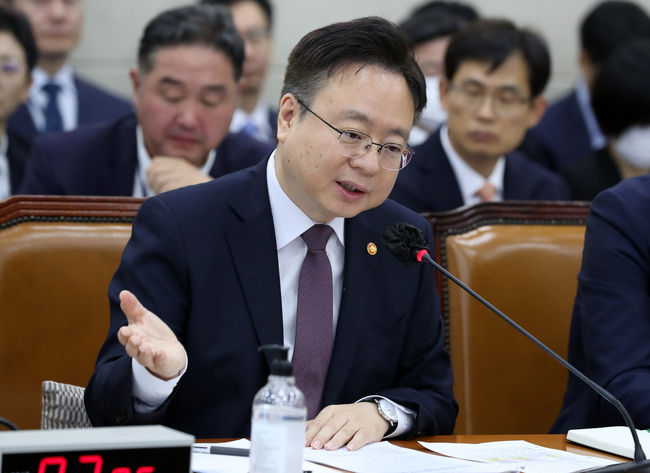 조규홍 보건복지부 장관이 지난 12일 오전 서울 여의도 국회에서 열린 보건복지부 등 국정감사에 참석해 답변을 하고 있다.