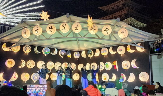동덕여자대학교는 지난 21일 ‘월곡달빛문화축제’에 주관기관으로 참여하여 지역민 중심 마을문화예술 축제를 성공적으로 개최했다.(사진=동덕여대 제공)