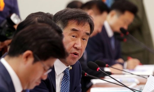 맹성규 더불어민주당 의원이 10일 오전 서울 여의도 국회에서 열린 국토교통위원회 국정감사에서 질의를 하고 있다. (사진=뉴시스 제공)