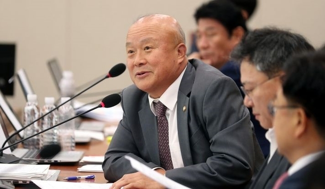 김희국 국민의힘 의원이 지난 19일 오후 서울 여의도 국회에서 열린 국토교통위원회의 주택도시보증공사 국정감사에서 질의를 하고 있다.(사진=뉴시스 제공)
