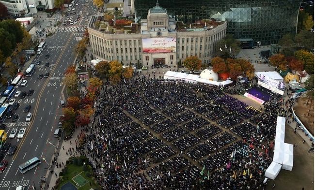  29일 오후 서울 중구 서울광장에서 10.29 이태원참사 1주기 시민추모대회가 열리고 있다. (사진=뉴시스 제공)