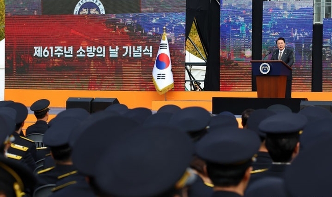 윤석열 대통령이 9일 서울 용산어린이정원 잔디마당에서 열린 제61주년 소방의 날 기념식에서 기념사하고 있다. (사진=뉴시스 제공)