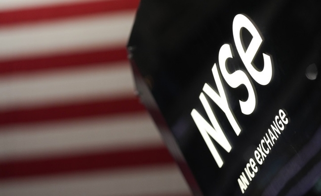 사진은 지난 2월22일(현지시간) 미국 뉴욕에 있는 뉴욕증권거래소(NYSE) 바닥에 보이는 NYSE 표지판의 모습. (사진=뉴시스 제공)