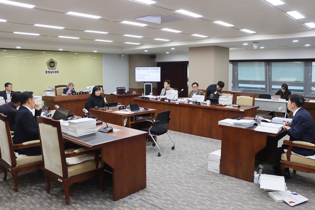 충남도의회 기획경제위원회(위원장 김명숙)는 15일 기획조정실에 대한 행정사무감사를 실시했다. (사진=충남도의회 제공)