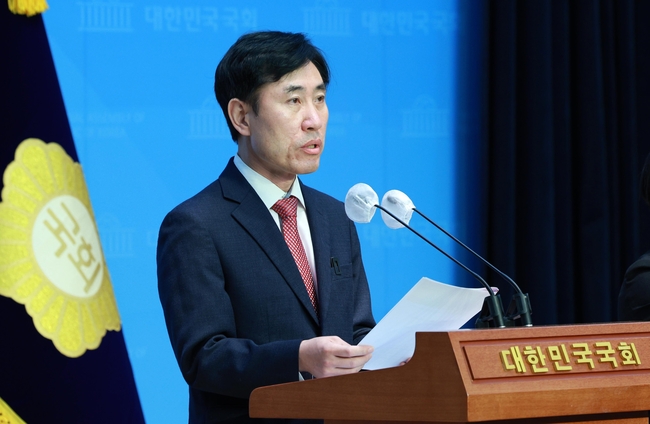 하태경 국민의힘 의원이 27일 오전 서울 여의도 국회 소통관에서 서울 종로 출마 선언 기자회견을 하고 있다.(사진=뉴시스 제공)