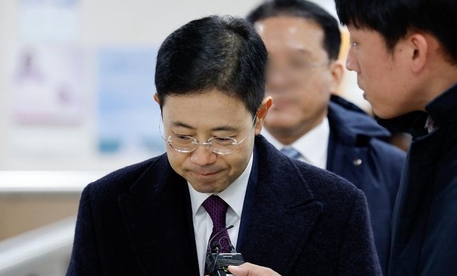 고발사주' 의혹으로 기소된 손준성 검사장(전 대검 수사정보정책관)이 27일 오전 서울 서초구 중앙지방법원에서 공직선거법 위반 혐의와 관련 1심 결심 공판에 출석하고 있다. (사진=뉴시스 제공)