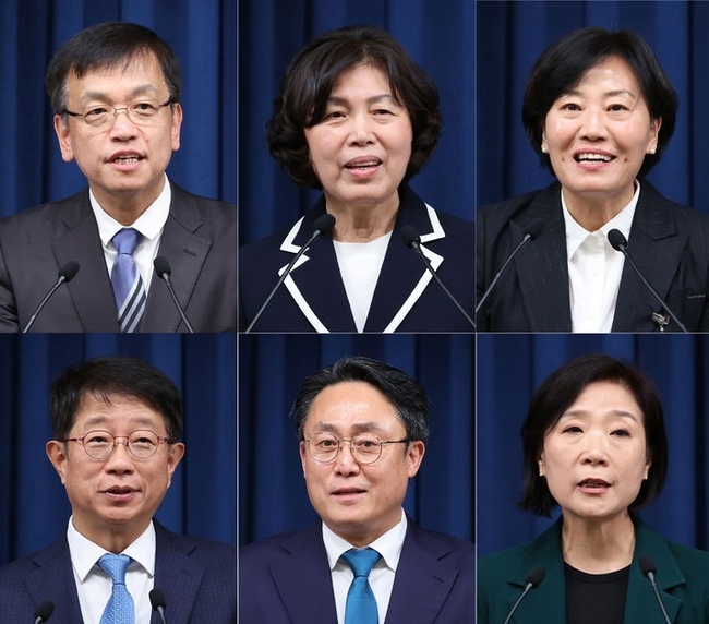 4일 용산 대통령실 청사에서 열린 김대기 비서실장의 정무직 공직자 인선 브리핑에서 후보자들이 소감을 밝히고 있다. 윗줄 왼쪽부터 최상목 부총리 겸 기획재정부 장관 후보자, 강정애 국가보훈부 장관 후보자, 송미령 농림축산식품부장관 후보자, 아랫줄 왼쪽부터 박상우 국토교통부 장관 후보자, 강도형 해양수산부 장관 후보자, 오영주 중소벤처기업부 장관 후보자. (사진=뉴시스 제공)