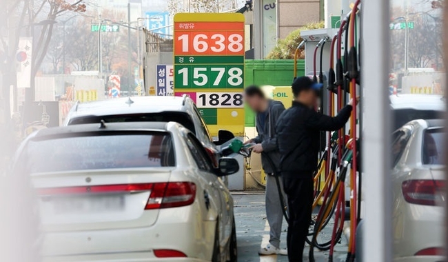 지난 3일 서울 시내 한 주유소에 유가정보가 표시된 모습(사진=뉴시스 제공)