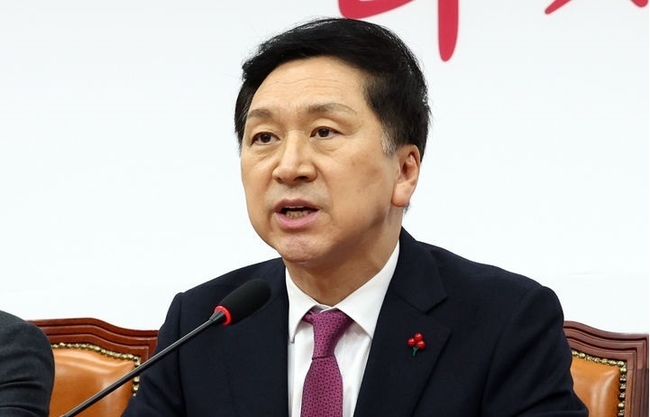 김기현 국민의힘 대표가 11일 오후 서울 여의도 국회에서 열린 최고위원회의에 참석해 발언을 하고 있다. (사진=뉴시스 제공)
