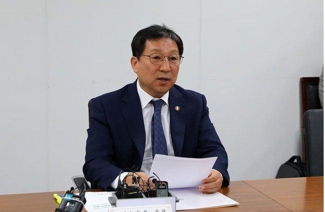 이성희 고용노동부 차관이 지난 10월 13일 오전 서울 종로구 정부서울청사에서 열린 제10차 일자리TF 회의에 참석해 발언하고 있다.(사진=뉴시스 제공)