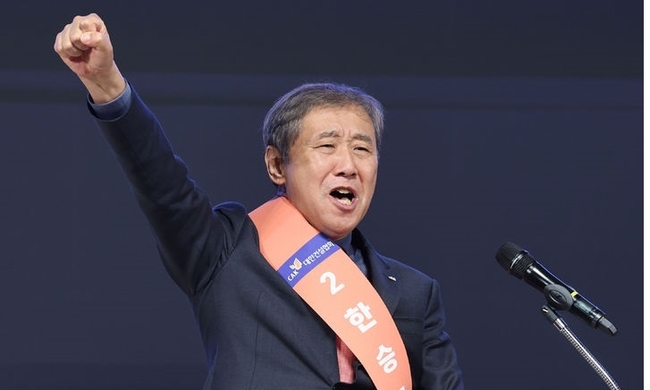 15일 오후 서울 강남구 건설회관에서 열린 대한건설협회 29대 회장 선거에서 기호 2번 한승구 전 건설협회 대전시회장이 지지호소를 하고 있다.(사진=뉴시스 제공)