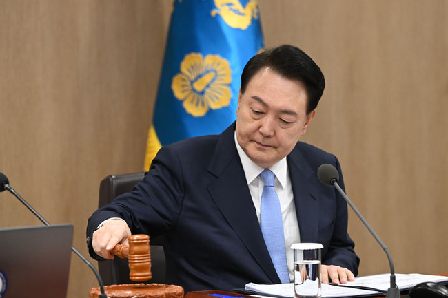 윤석열 대통령이 19일 서울 용산 대통령실 청사에서 열린 국무회의를 주재하고 있다. (사진=대통령실 제공) 