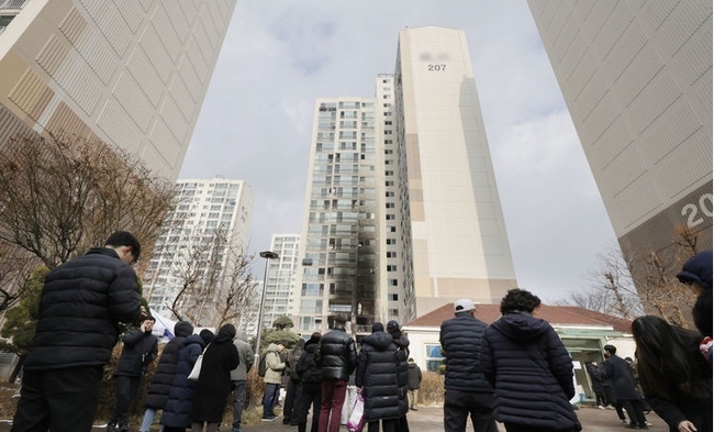 화재가 발생한 아파트 모습.(사진=뉴시스 제공)