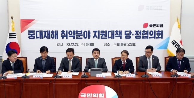  이정식 고용노동부 장관이 지난해 12월 27일 오전 서울 여의도 국회에서 열린 중대재해 취약분야 지원대책 관련 당정협의회에서 발언을 하고 있다.(사진=뉴시스 제공)