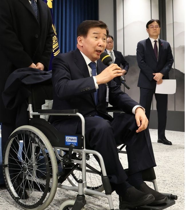  유철환 신임 국민권익위원장 내정자가 10일 서울 용산 대통령실 청사에서 열린 인사 관련 브리핑에서 소감을 밝히고 있다. (사진=뉴시스 제공)