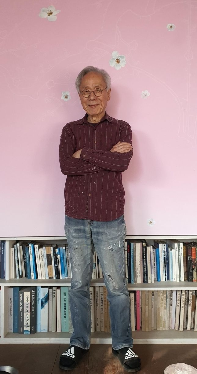 서울 평창동 작업실에서 만난 한만영 작가 <사진=이화순>