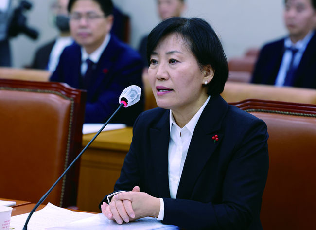 송미령 농림축산식품부 장관 후보자가 지난해 12월 18일 오전 서울 여의도 국회에서 열린 인사청문회에서 의원들의 질의에 답하고 있다.