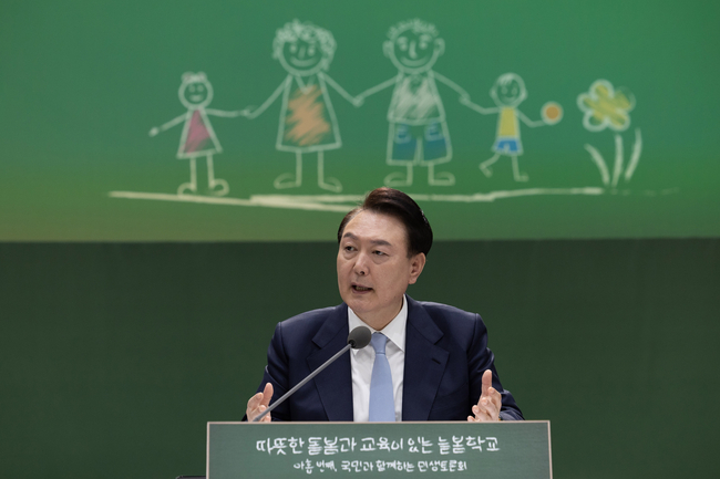 윤석열 대통령이 5일 경기도 하남 신우초등학교에서 '따뜻한 돌봄과 교육이 있는 늘봄학교' 주제로 열린 아홉 번째 국민과 함께하는 민생토론회에서 발언하고 있다. (사진=대통령실/뉴시스 제공)