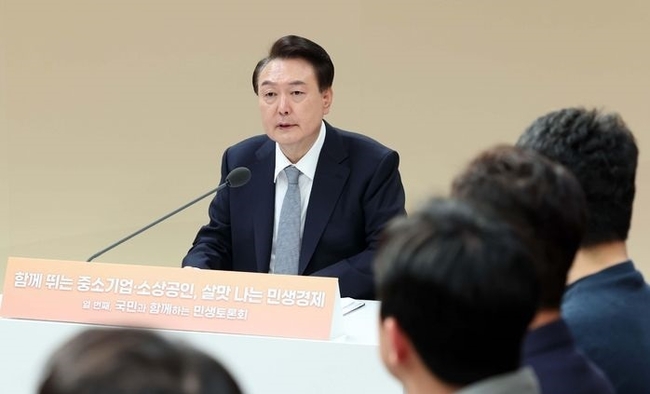윤석열 대통령이 8일 서울 성동구 레이어57에서 '중소기업·소상공인, 살맛나는 민생경제'를 주제로 열린 열 번째 국민과 함께하는 민생토론회에서 발언하고 있다. (사진=뉴시스 제공)
