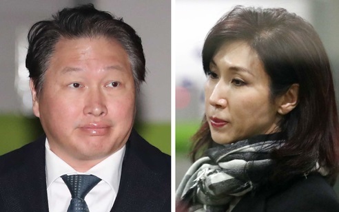 최태원(왼쪽) SK그룹 회장과 노소영 아트센터 나비 관장.(사진=뉴시스 제공)