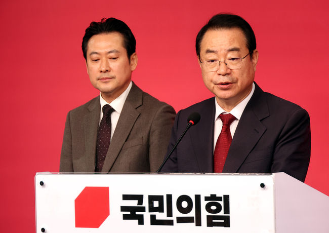 정영환 국민의힘 공천관리위원장이 15일 서울 여의도 국민의힘 중앙당사에서 공천관리위원회 제7차 회의 결과를 발표하고 있다.(사진=뉴시스 제공)