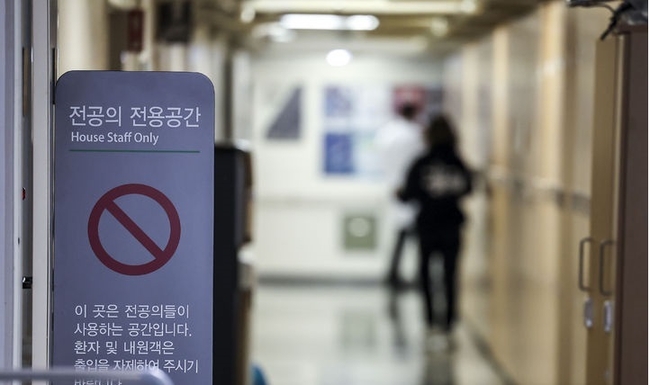 서울 빅5 대학병원(서울대·세브란스·삼성서울·서울아산·서울성모병원) 전공의들이 사직서를 제출하고 20일 오전 6시 이후 근무를 중단하기로 결정했다. 19일 서울시내 한 대학병원 내 전공의 전용공간이 적막한 모습을 보이고 있다.(사진=뉴시스 제공)