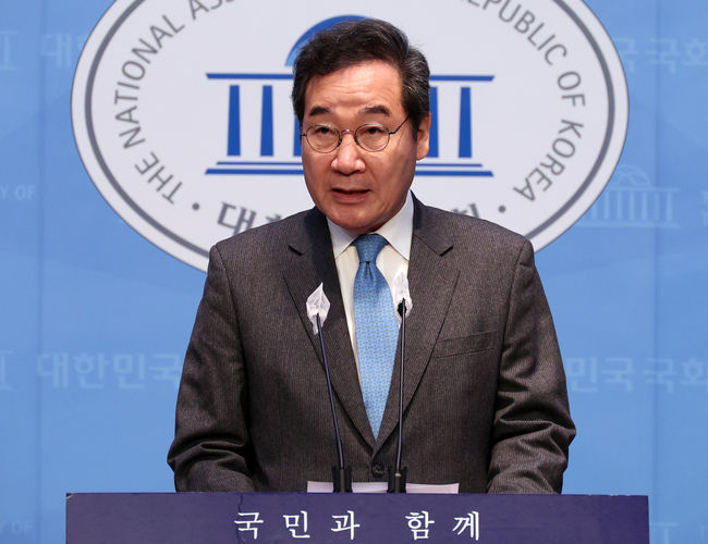 이낙연 새로운미래 공동대표가 2월 29일 오전 서울 여의도 국회 소통관에서 인재영입 발표에 앞서 현안 관련 기자회견을 하고 있다.(사진=뉴시스 제공)