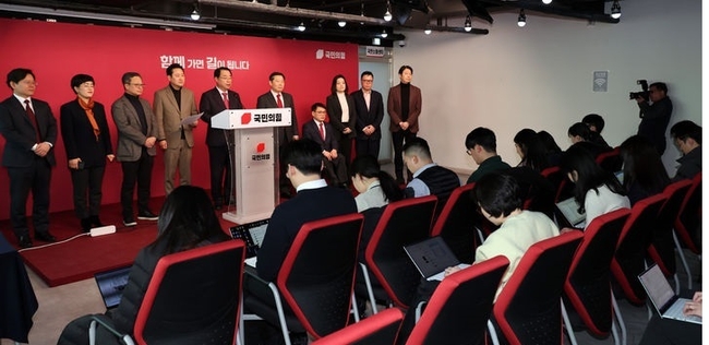 정영환 국민의힘 공천관리위원장이 1일 오후 서울 영등포구 중앙당사에서 제3차 경선 지역 결과 발표를 하고 있다.(사진=뉴시스 제공)