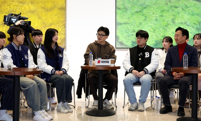 한동훈 국민의힘 비상대책위원장이 4일 오후 충남 천안시 동남구 백석대학교에서 열린 타운홀미팅에서 발언을 하고 있다.(사진=뉴시스 제공)