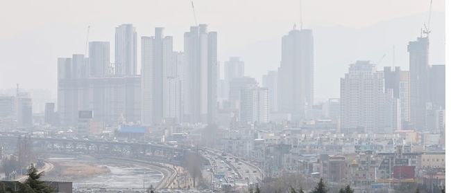 지난 4일 대구 북구 산격동에서 바라본 도심이 뿌옇게 보이고 있다. (사진=뉴시스 제공)