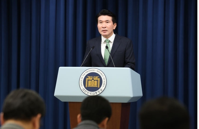 황상무 시민사회수석이 지난 1월 2일 서울 용산 대통령실 청사에서 진실·화해를위한과거사정리위원회 관련 브리핑을 하고 있다. (사진=뉴시스 제공)