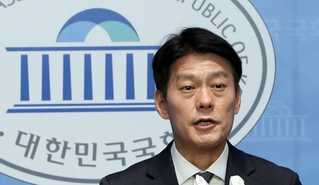 한민수 더불어민주당 대변인이 지난 2022년 11월 3일 서울 여의도 국회 소통관에서 이태원 참사 관련 브리핑을 하고 있다.(사진=뉴시스 제공)