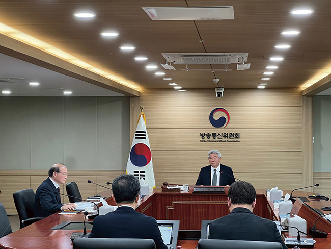 방송통신위원회는 지난 13일 단통법(이동통신단말장치 유통구조 개선에 관한 법률) 시행령 개정에 따른 '이동통신사업자 변경 시 번호이동 전환지원금 지급 기준' 제정안과 '지원금 공시 및 게시 방법 등에 관한 세부기준' 개정안을 의결했다.