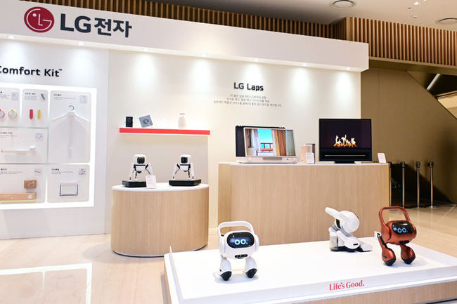 LG전자가 지난 26일 서울 영등포구 LG트윈타워에서 열린 '제22기 정기 주주총회'는 입구부터 다양한 제품이 전시돼 주주들의 눈길을 사로잡았다. (사진=LG전자 제공) 