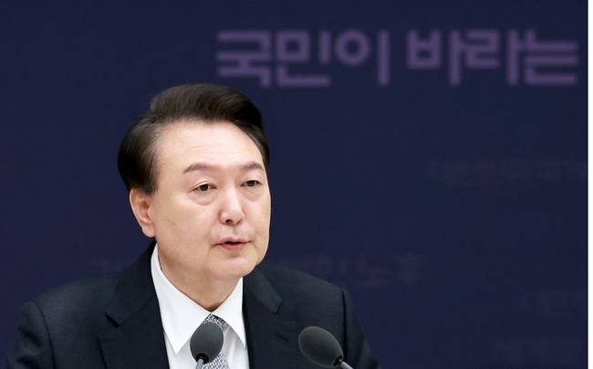 윤석열 대통령이 4일 서울 용산 대통령실 청사에서 열린 민생토론회 후속조치 2차 경제분야 점검회의에서 발언하고 있다. (대통령실통신사진기자단/뉴시스 제공)